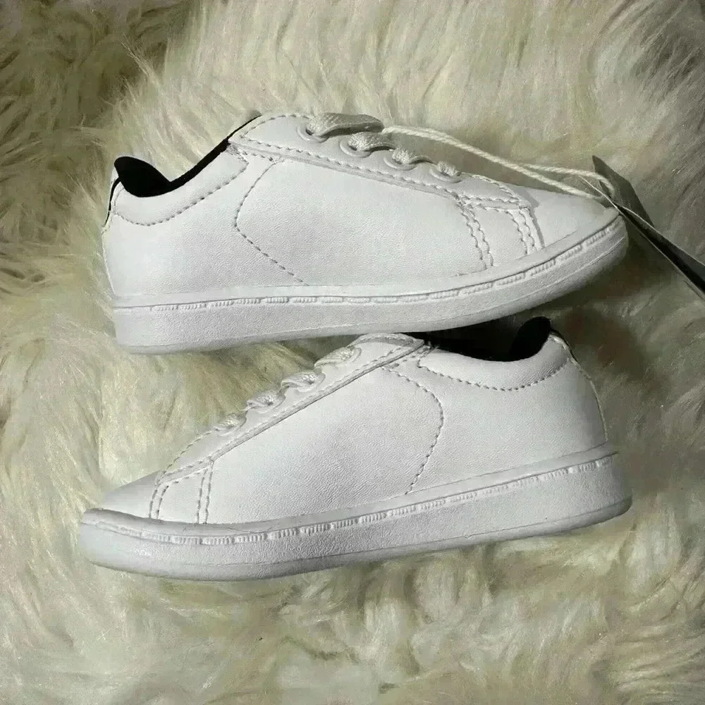 Lacoste‎ CARNABY EVO Size 5 White /Black Kids SNEAKERS